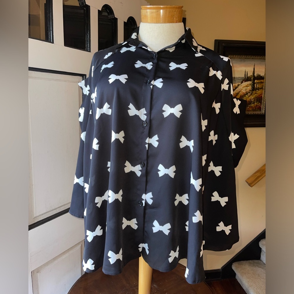 Madonna&CO short sleeve button up shirt bow style